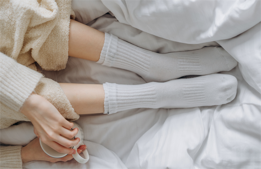 Warme sokken in bed tegen koude voeten