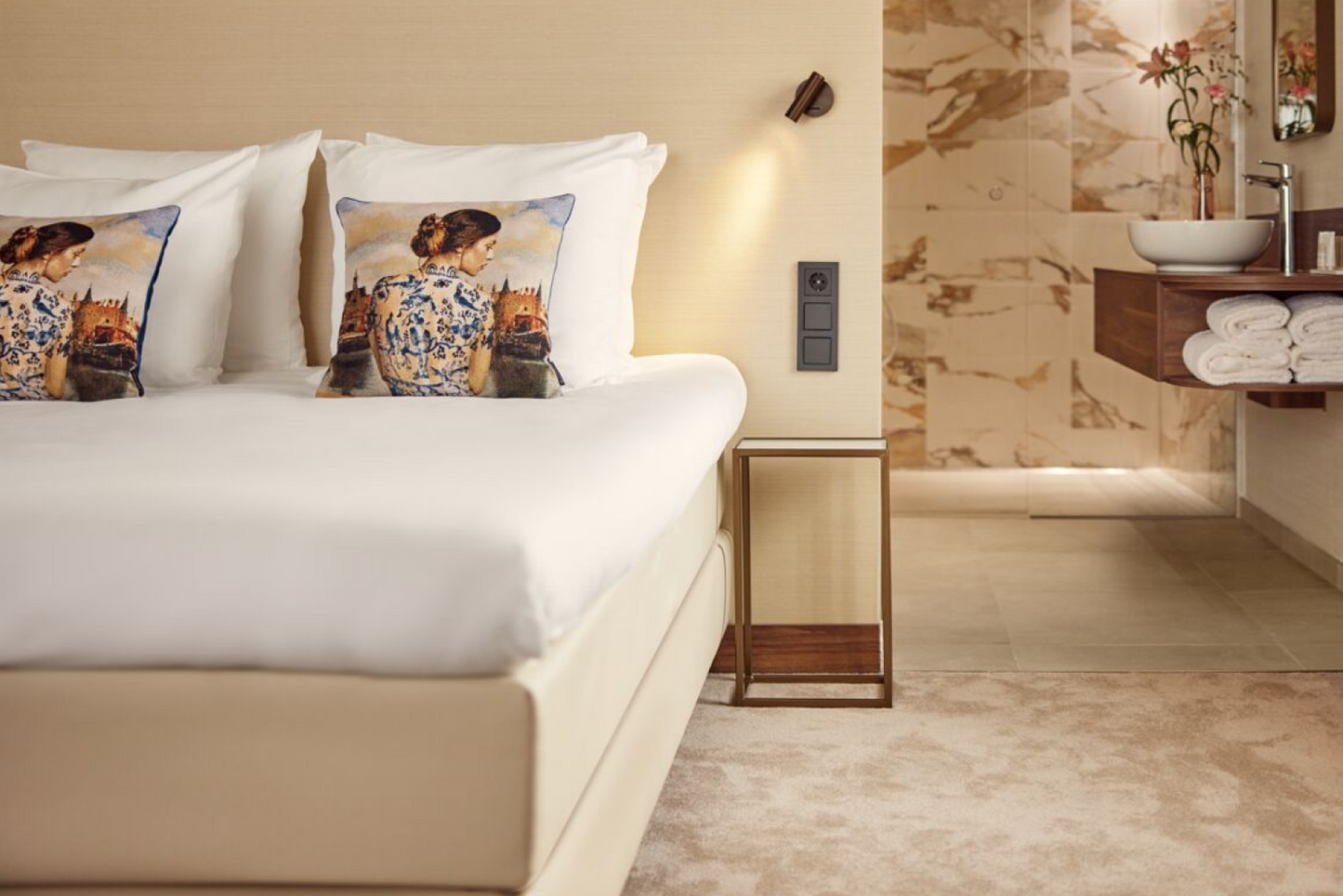 Van der Valk Luxury Hotel bed + mattress + topper