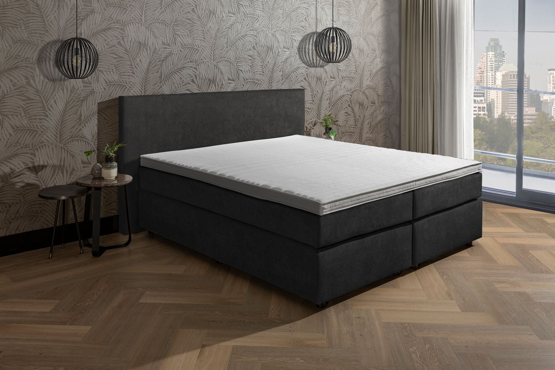 Van der Valk bed Suite Stof Zwart. Inclusief hoofdbord, topper en gestoffeerd matras.