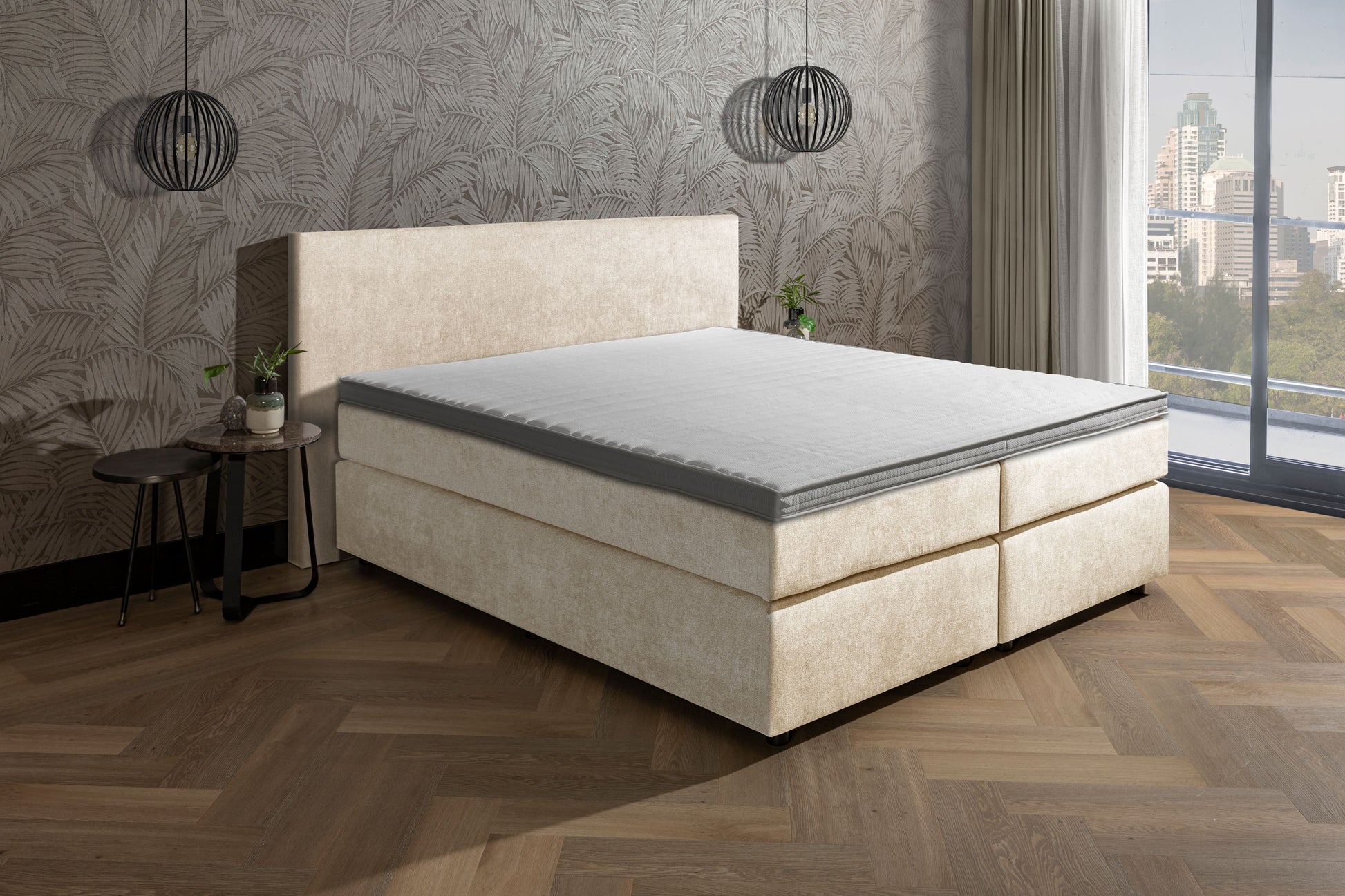 Van der Valk bed Suite Stof Beige. Inclusief hoofdbord, topper en gestoffeerd matras.