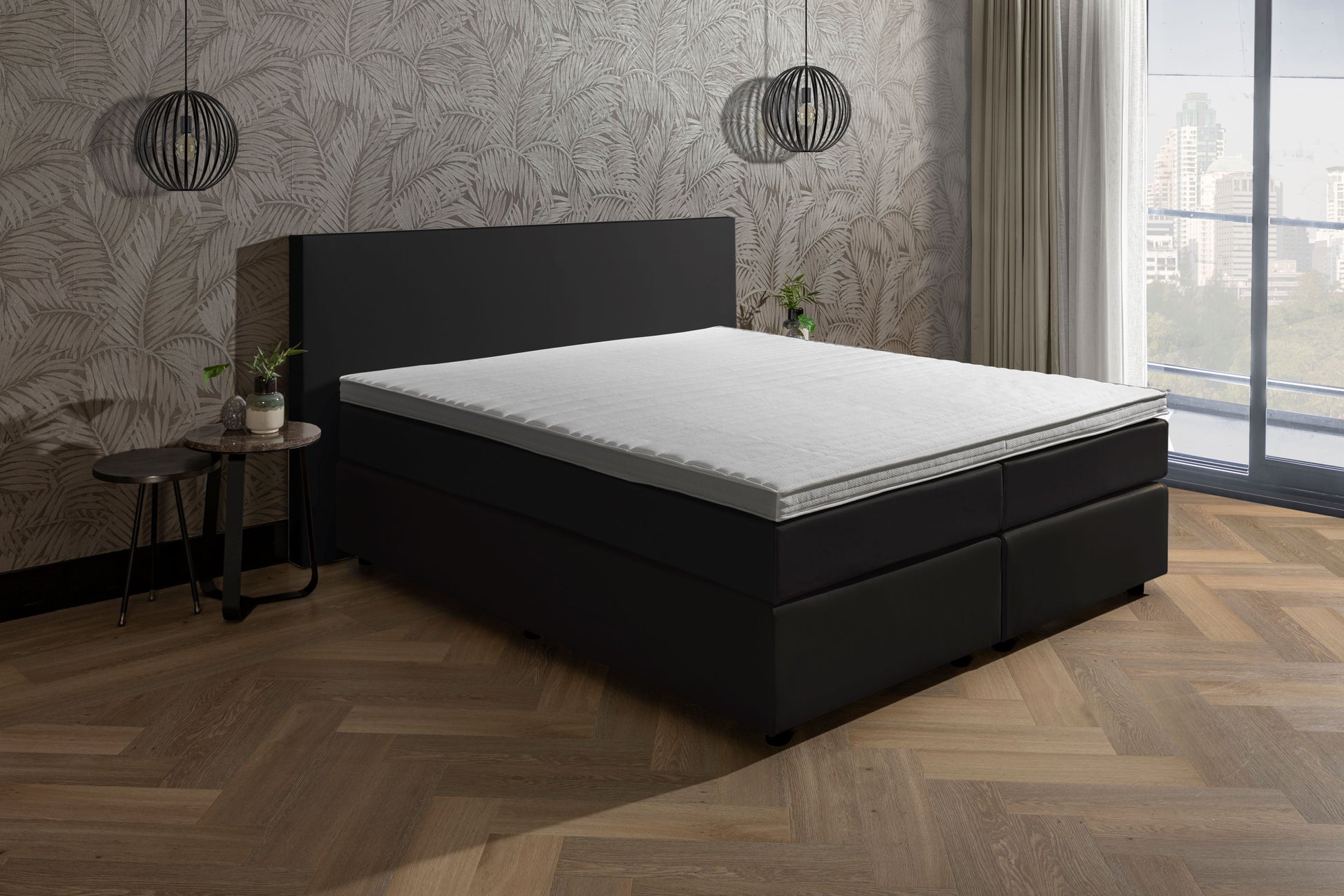 Van der Valk bed Suite Skaileer Zwart. Inclusief hoofdbord, topper en gestoffeerd matras.