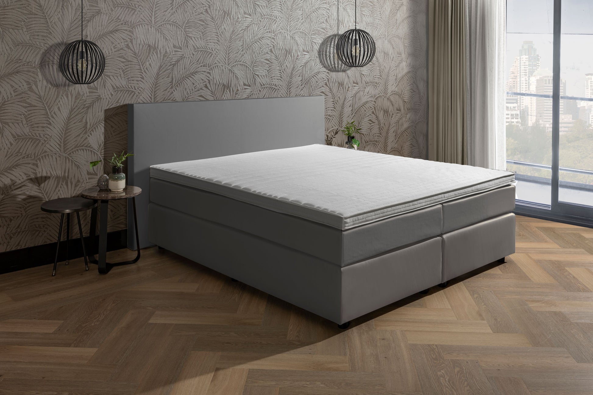 Van der Valk bed Suite Skaileer Antraciet. Inclusief hoofdbord, topper en gestoffeerd matras.